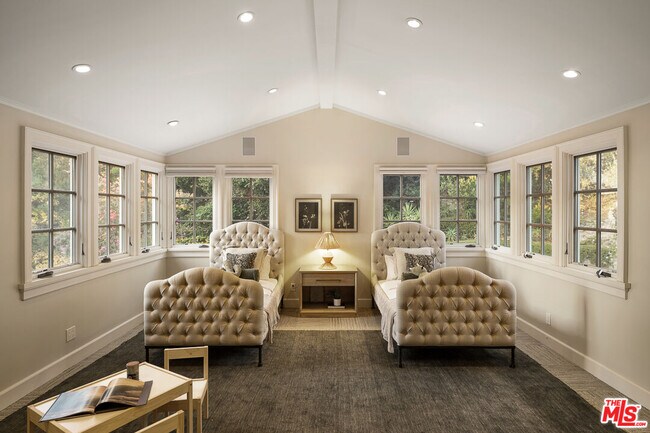 Building Photo - 7972 Mulholland Dr
