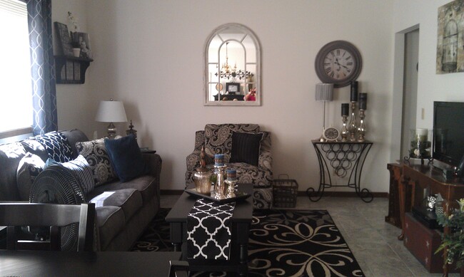 living room - 1334 Spring Village Dr