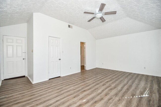 Building Photo - 12311 Grove Meadow Dr
