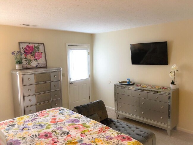 Building Photo - Short Term furnished rental available month to month
