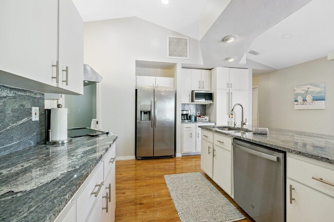 Building Photo - 924 SE 19th Ln