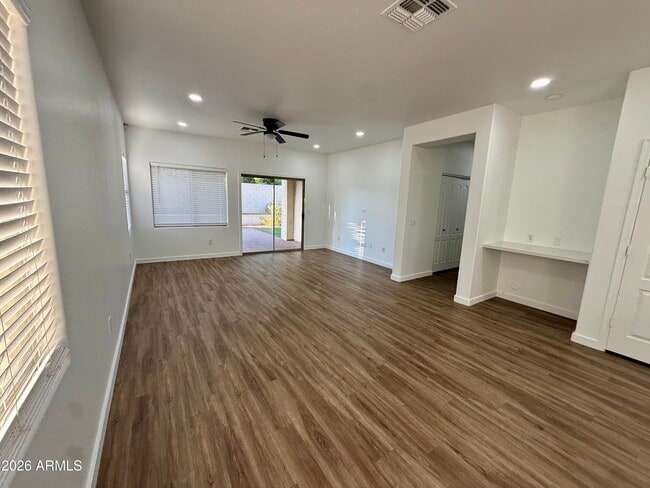 Building Photo - 15238 W Custer Ln