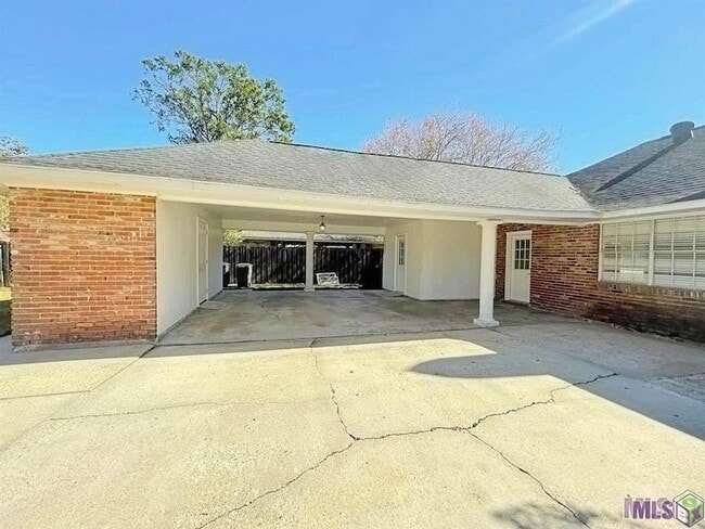 Building Photo - 10727 Danbury Dr