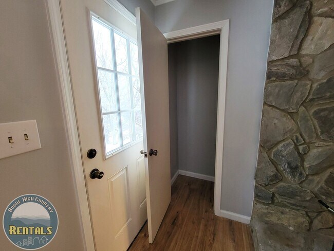 Building Photo - 2 Bedroom Home in Boone