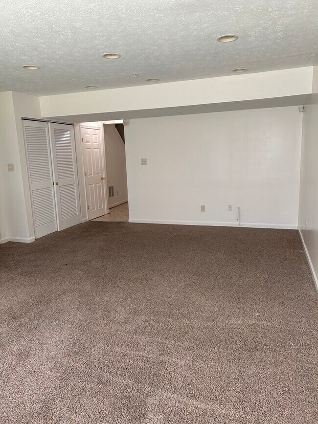 Building Photo - 306 Kestrel Dr