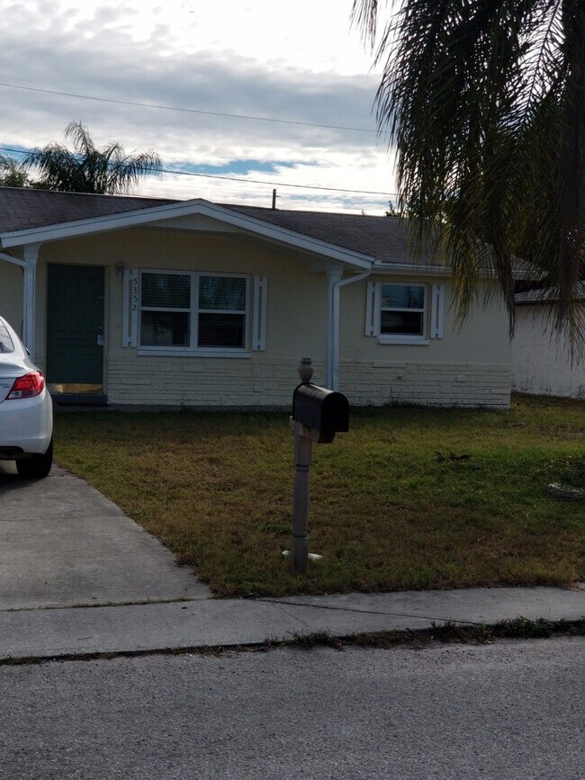 Building Photo - 5352 Poinsettia Dr