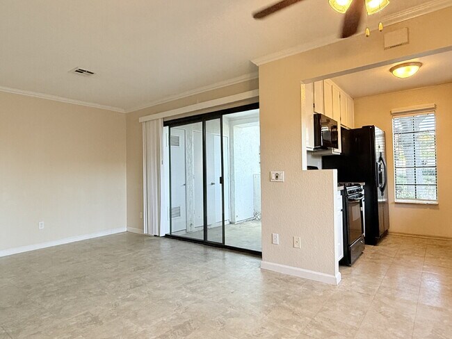 Building Photo - Inviting Rancho Peñasquitos Condo with Poo...
