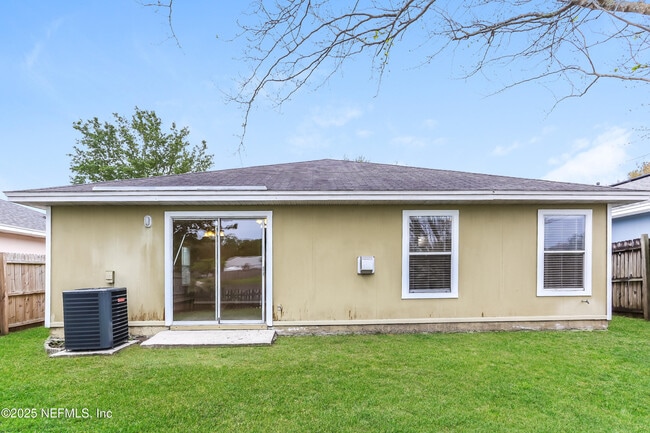 Building Photo - 7485 International Village Dr