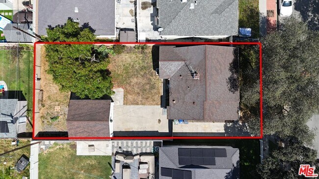 Building Photo - 6003 Bellflower Blvd