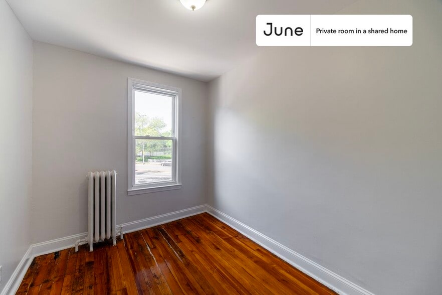 Building Photo - Room in Shared 4 bed/1 bath home