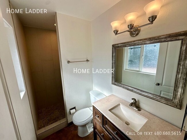 Building Photo - 8323 E Sells Dr