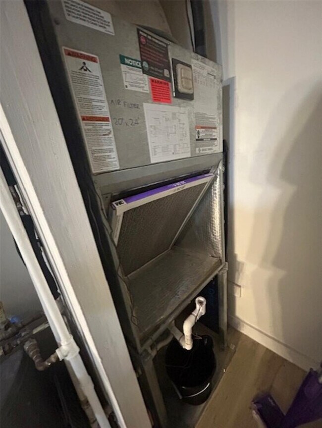 Building Photo - 3720 Inverrary Dr