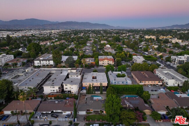Building Photo - 6932 Mammoth Ave