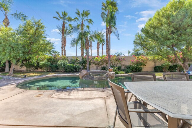 Building Photo - 35 Calle La Reina