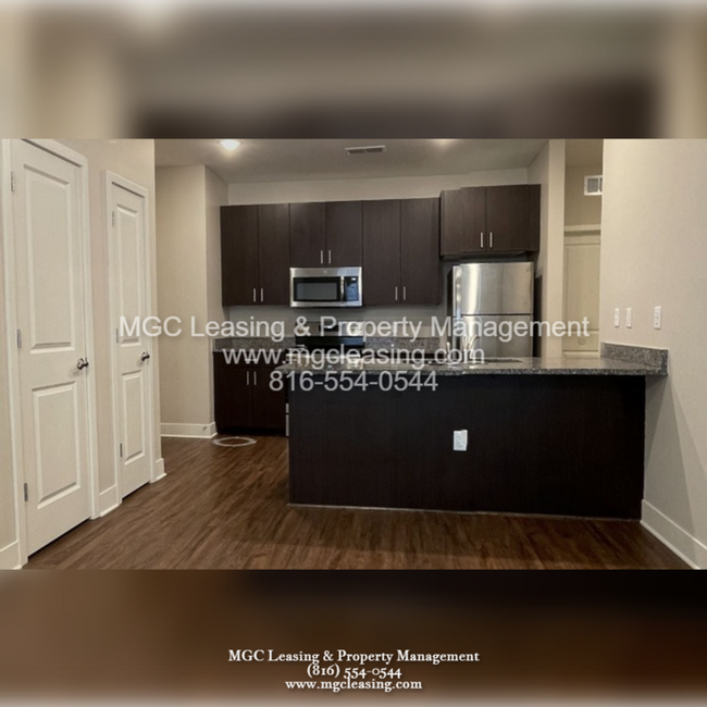 Building Photo - 2 Bedroom Luxury Apartment in the Northland of KCMO