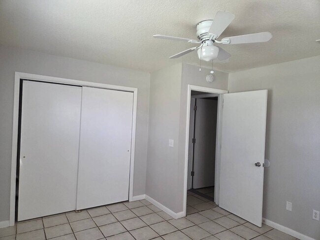 Building Photo - 208 Mirador Dr