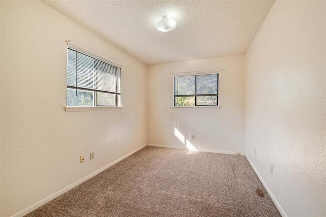 Building Photo - 115 S Frio St