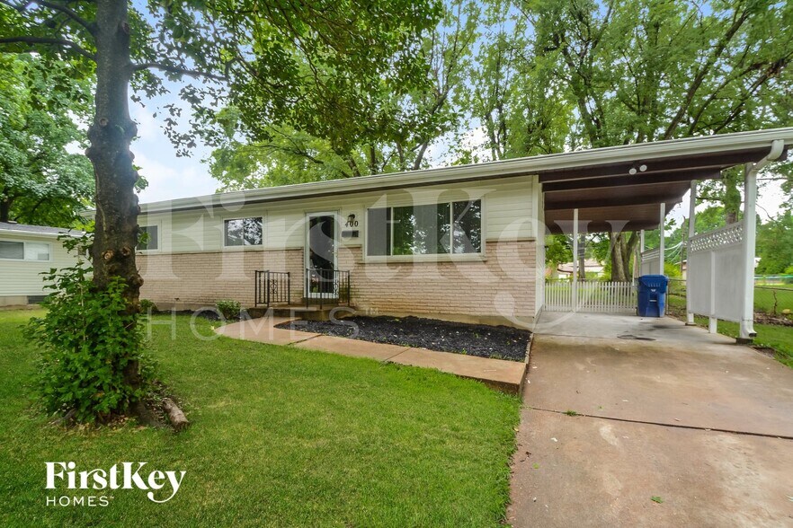 Building Photo - 400 Humes Ln