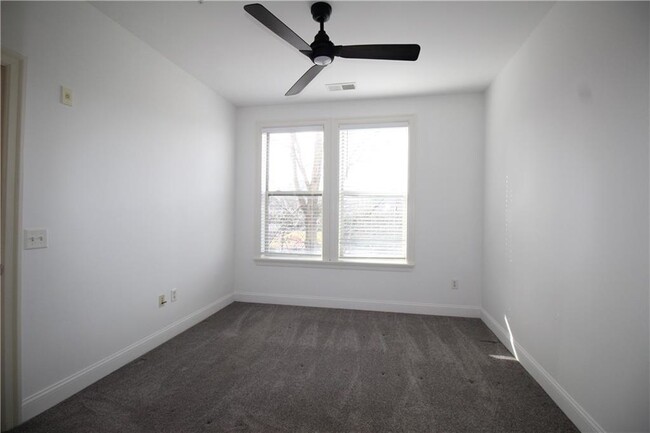 Building Photo - 901 Abernathy Rd NE