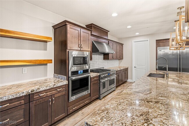 Building Photo - 4631 Amazing View St