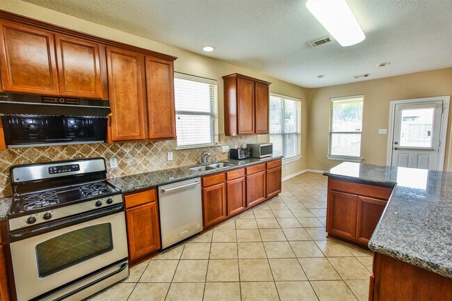 Building Photo - 5103 Shadow Breeze Ln