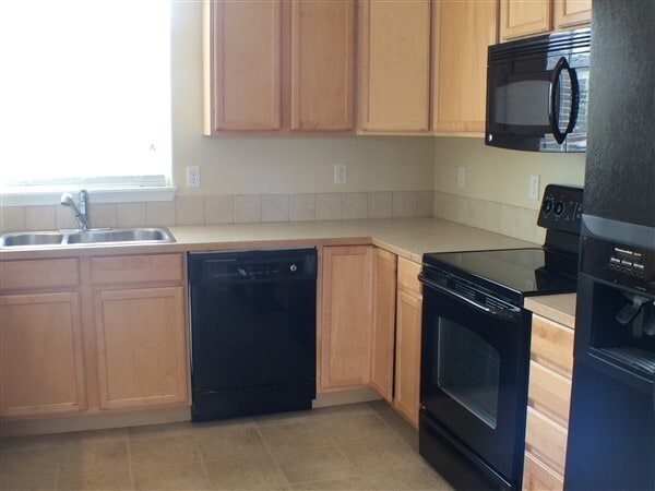 Building Photo - Home in Antler Ridge Community-Redmond
