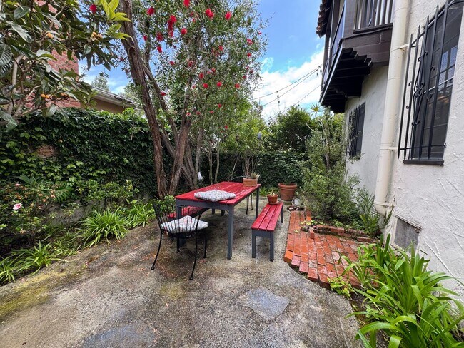 Building Photo - Discover Your Private Cottage Oasis! a must-see!