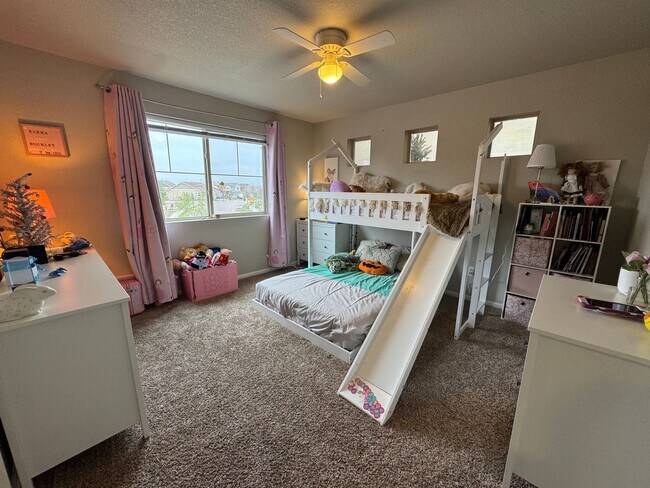 Building Photo - 3 Bedroom, 4 Bathroom Home on a Corner Lot...