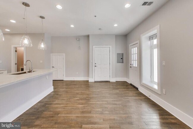 Building Photo - 1220 19th St NE