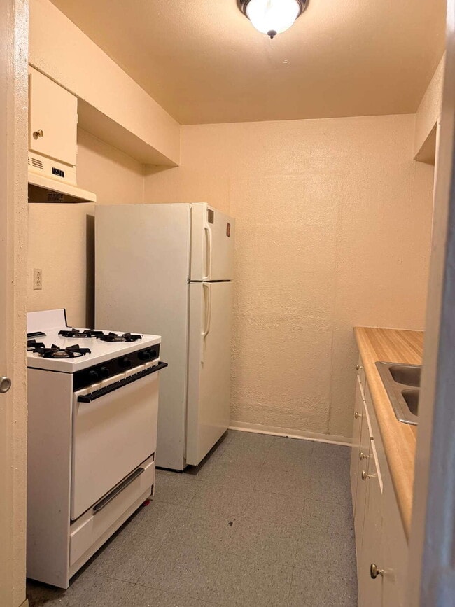 Building Photo - Affordable 1 Bed/1 Bath Duplex Apartment