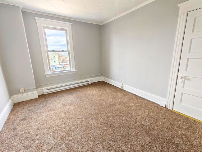 Building Photo - 21 Dale St