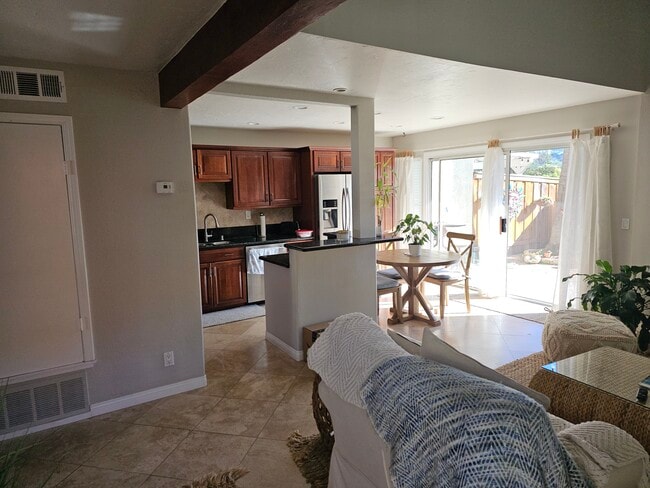 Building Photo - 853 Mola Vista Way