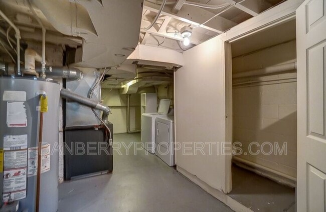 Building Photo - 1017 Searles Rd