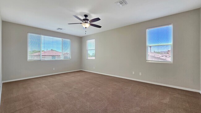 Building Photo - Upgraded kitchen and lots of sq ft in Verrado!
