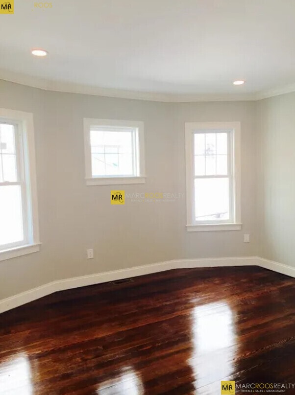 Building Photo - 49 Beech Glen St