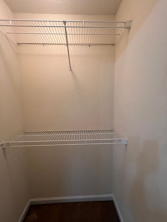 Building Photo - Available Now! 2 Bed, 2.5 Bath Townhome in The Cottages Of Lake Forest