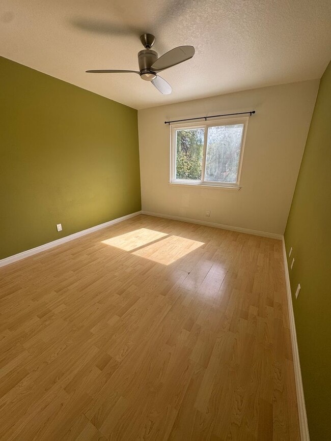 Building Photo - Comfort and Community in Thousand Oaks