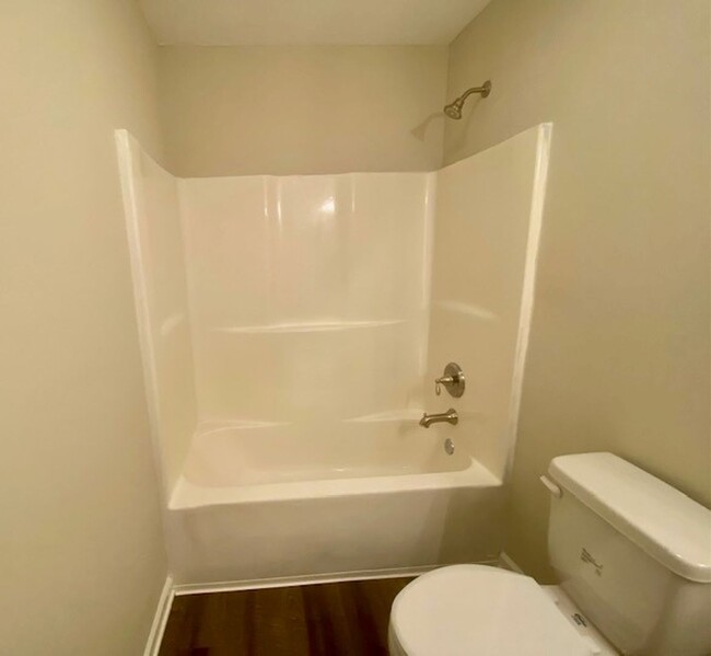 Building Photo - Charming 3 Bedroom 2.5 Bath townhome in Po...