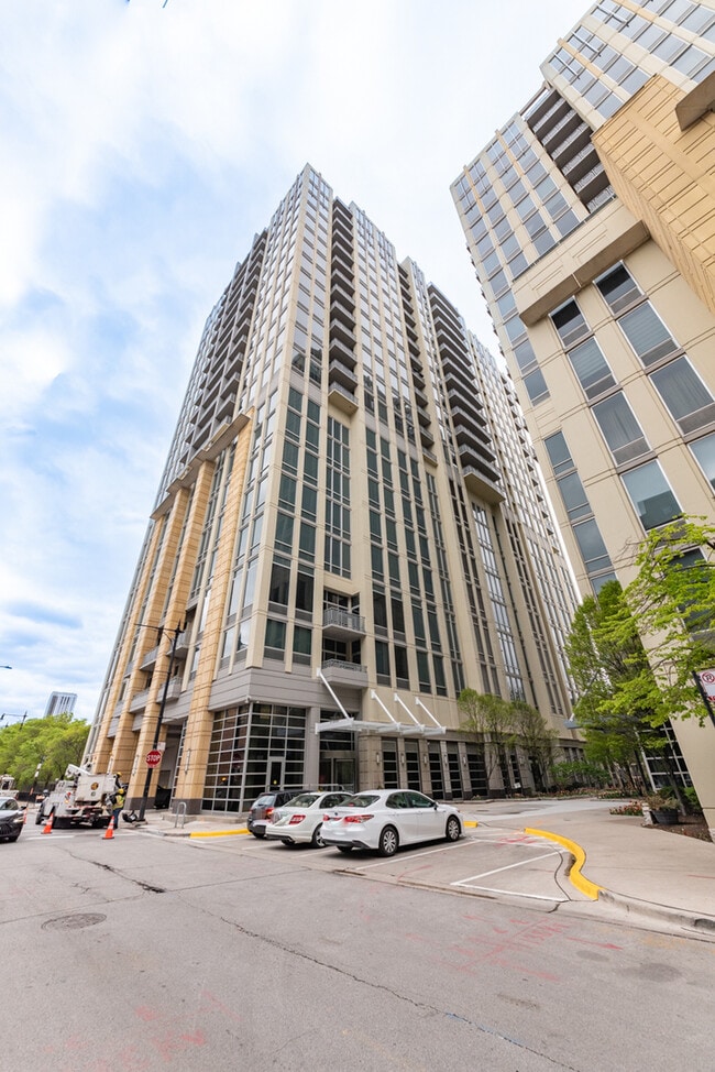 Primary Photo - 700 N Larrabee St