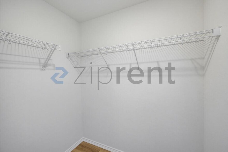 Building Photo - Unit