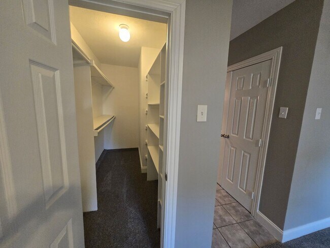Building Photo - 1801 Archery Ln