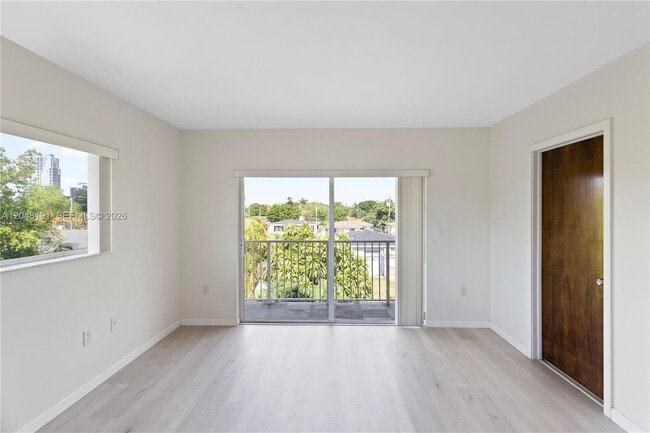 Building Photo - 2782 SW 33rd Ave