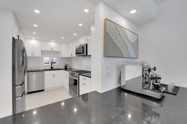 Building Photo - 8911 S Hollybrook Blvd