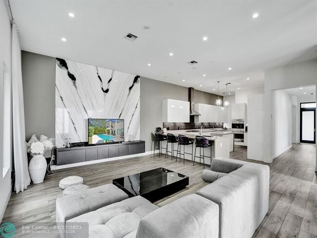 Building Photo - 5742 Brookfield Cir