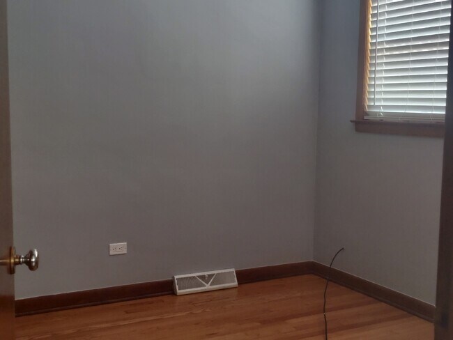 Building Photo - 10425 S St Louis Ave