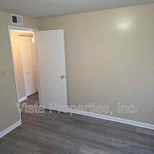 Building Photo - 4902 Saddlebrook Ln