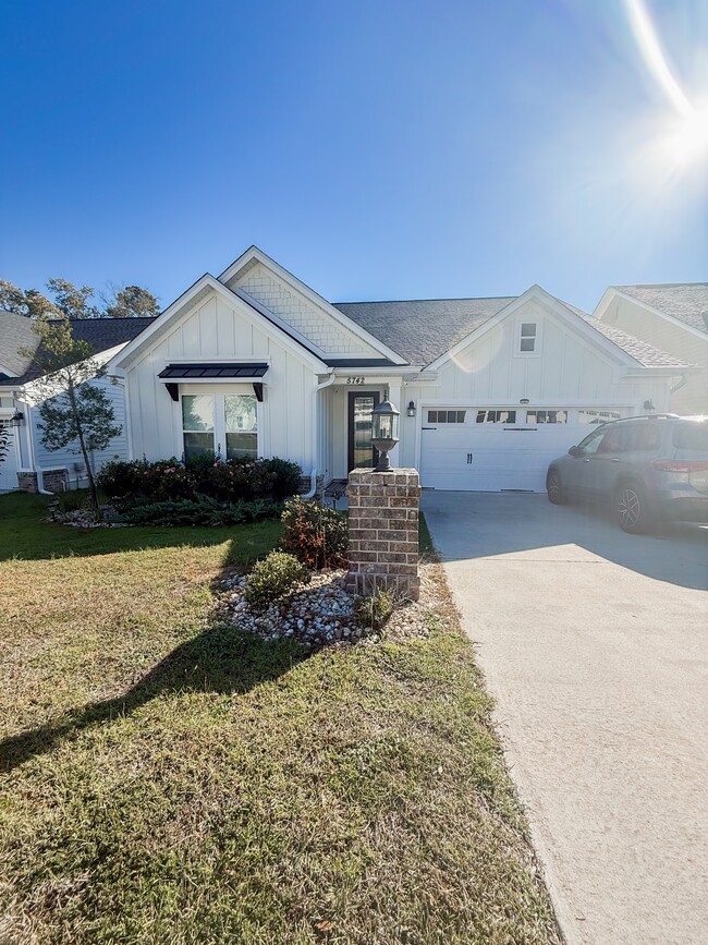 Building Photo - 5742 Vlg Rdg Ln