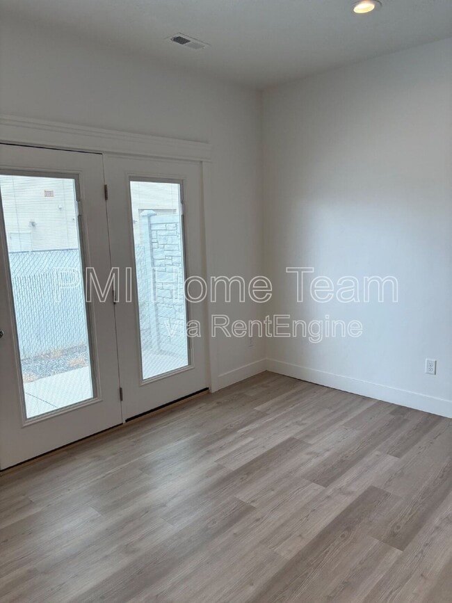 Building Photo - 618 W Cozy Ln