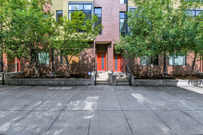 Building Photo - 2345 Walnut St