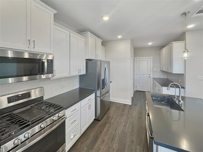 Building Photo - 1704 Carvin Wy